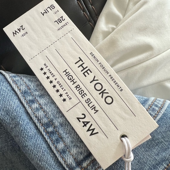 NWT Aritzia Denim Forum The Yoko High Rise Slim Light Wash Jeans Size 24W 28L - Picture 13 of 13